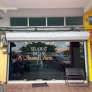 Oyo 91065 Hotel De Anjung